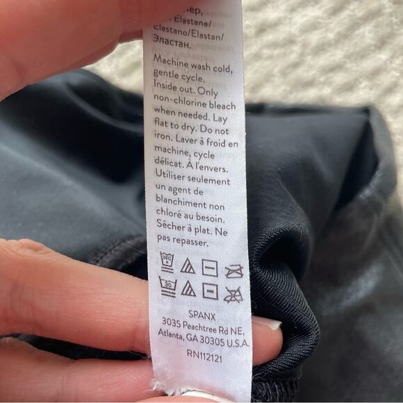 Spanx Pebble Faux Leather Leggings in Black Size M - Picture 5 of 7